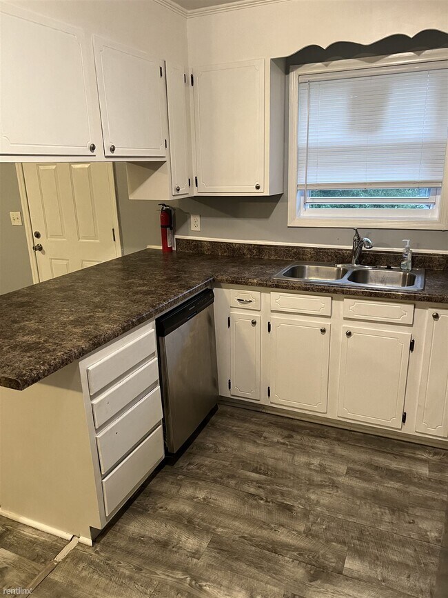 Foto del edificio - 2 br, 1 bath 4plex - 2406 Markwood Lane So...