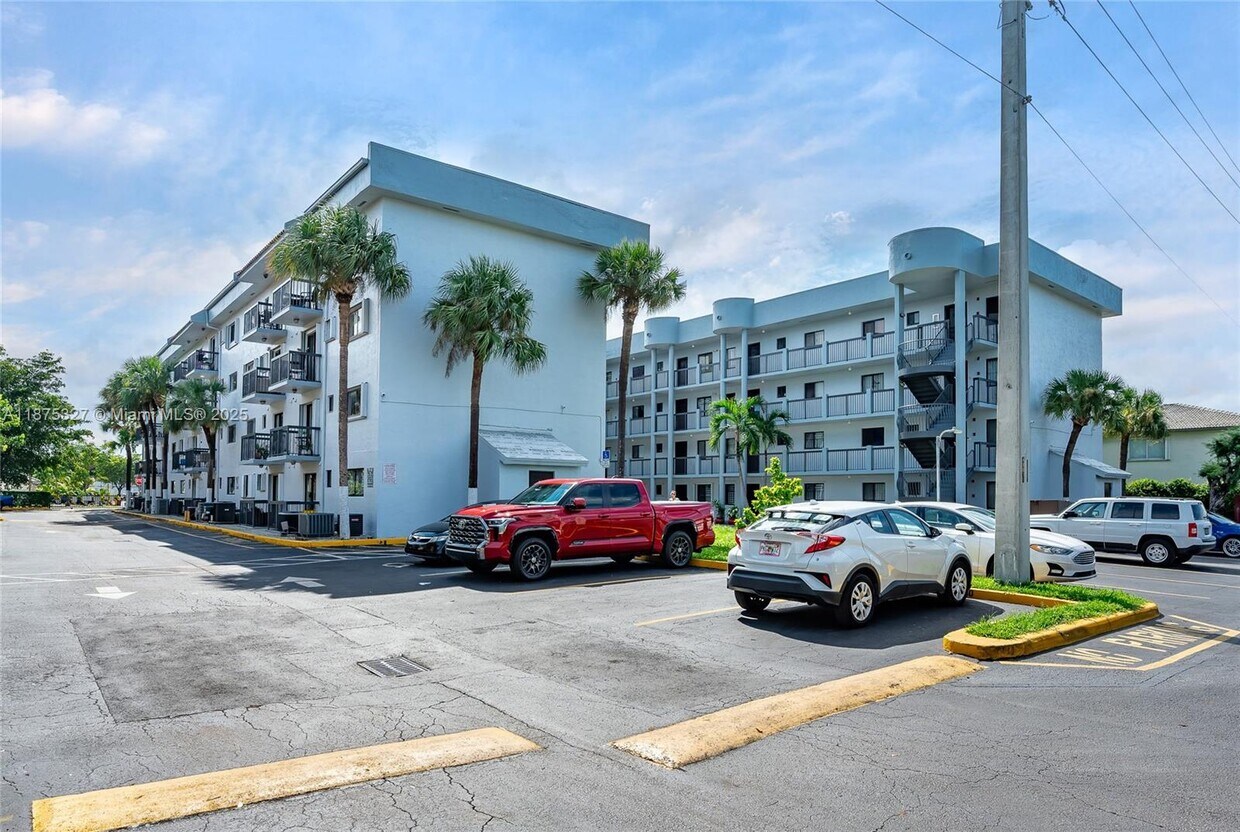 Foto principal - 5300 W 21st Ct