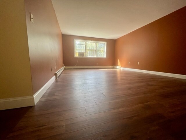 downstairs bonus room - 350 Old Rochester Rd