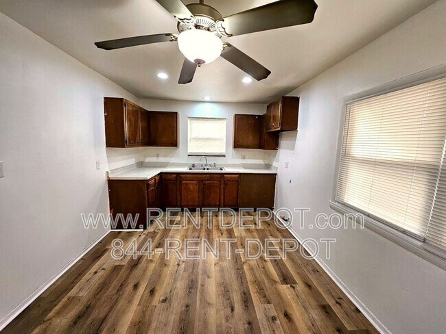 Foto del edificio - 1531 E Riverside Dr