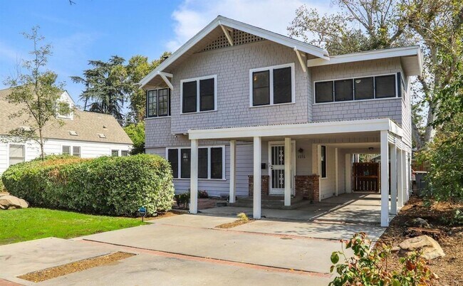Building Photo - 4 br, 3 bath House - 1016 N College Ave