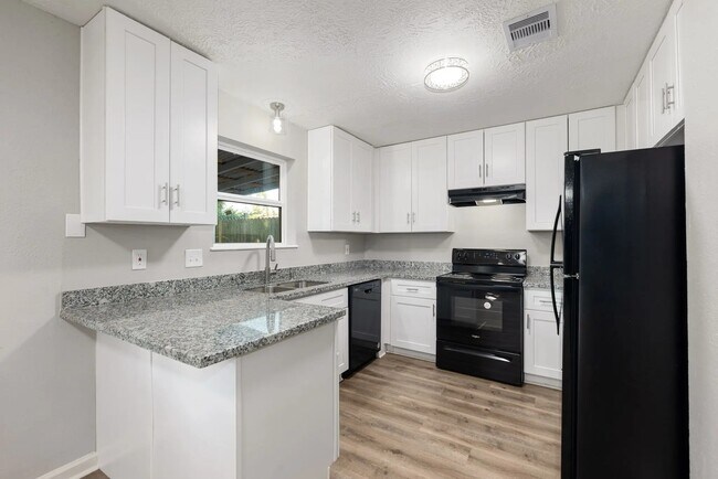 Foto del edificio - 9806 Thrush St