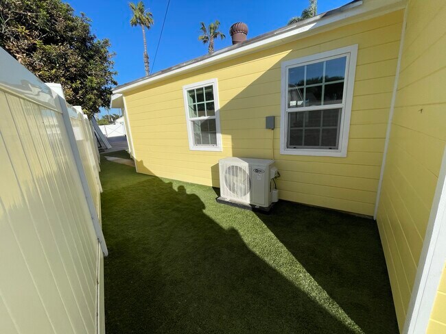 Lado - 610 W Manor Dr