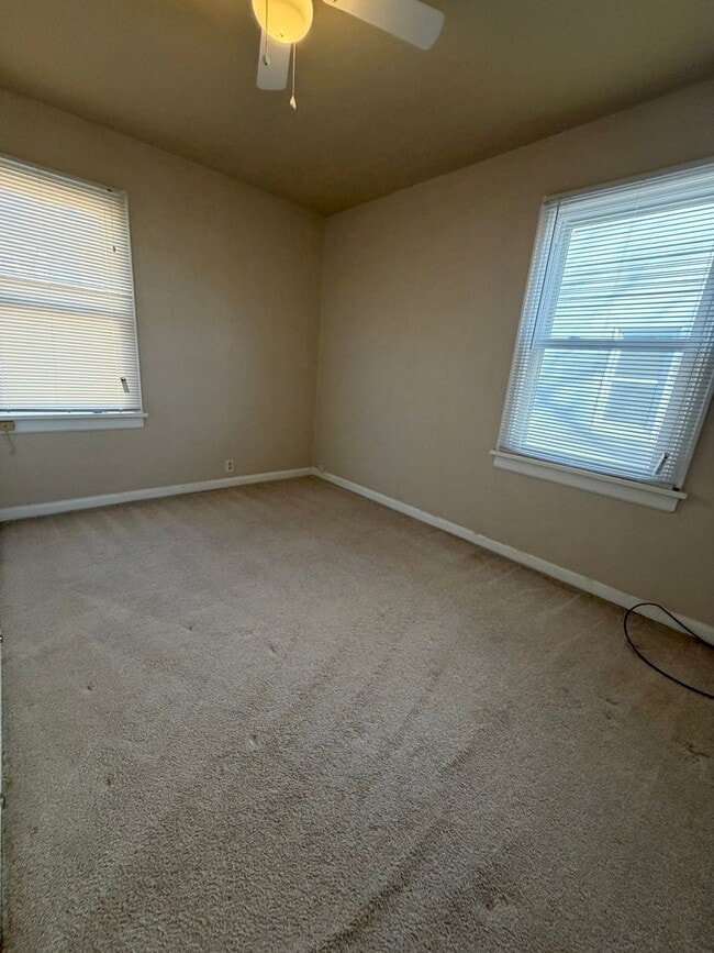 Foto del edificio - 1225 W Main St