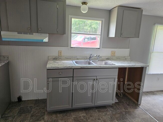 Foto del edificio - 117 Hardin Rd