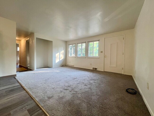 Foto del edificio - Incredible 3 Bedroom House in Quaint Plum Neighborhood! CALL TODAY!
