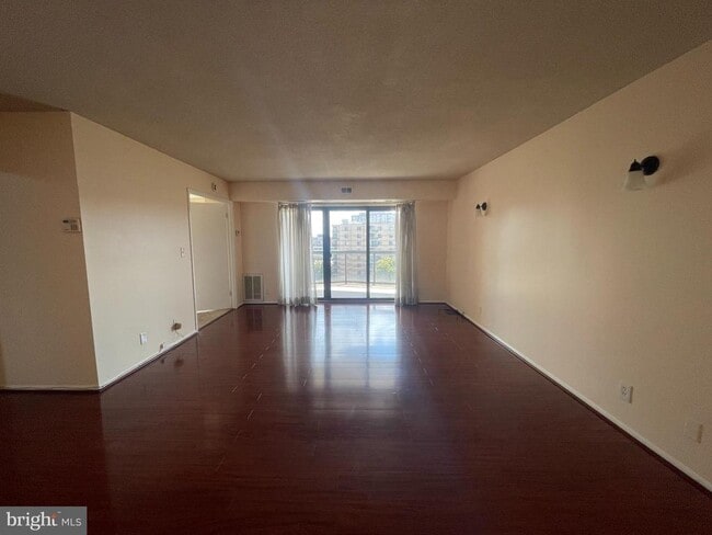 Building Photo - 8350 Greensboro Dr