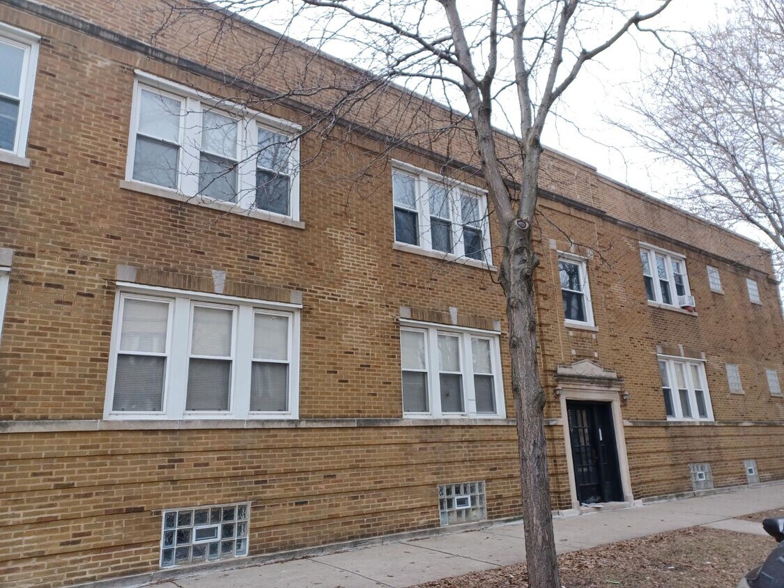 Building Photo - 5459 N Spaulding
