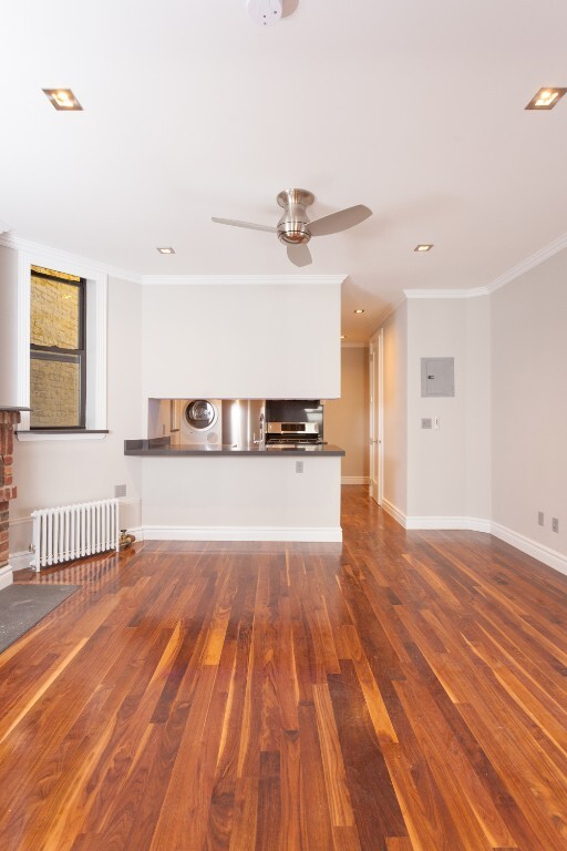 Primary Photo - 209 E 25th St