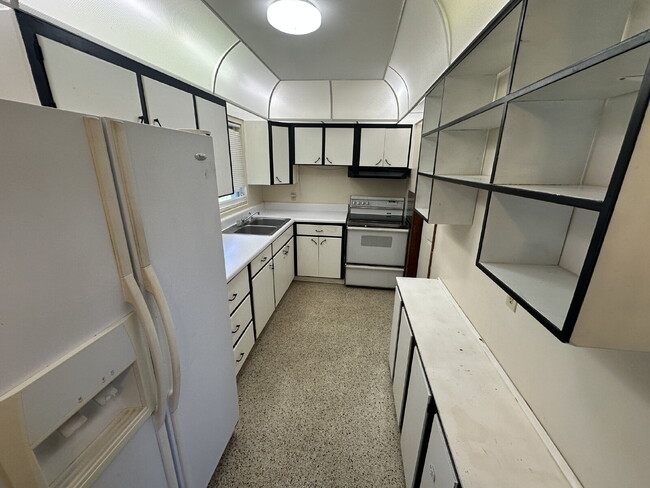 Building Photo - 3-bedroom 1-bathroom 2 car garage home for rent!