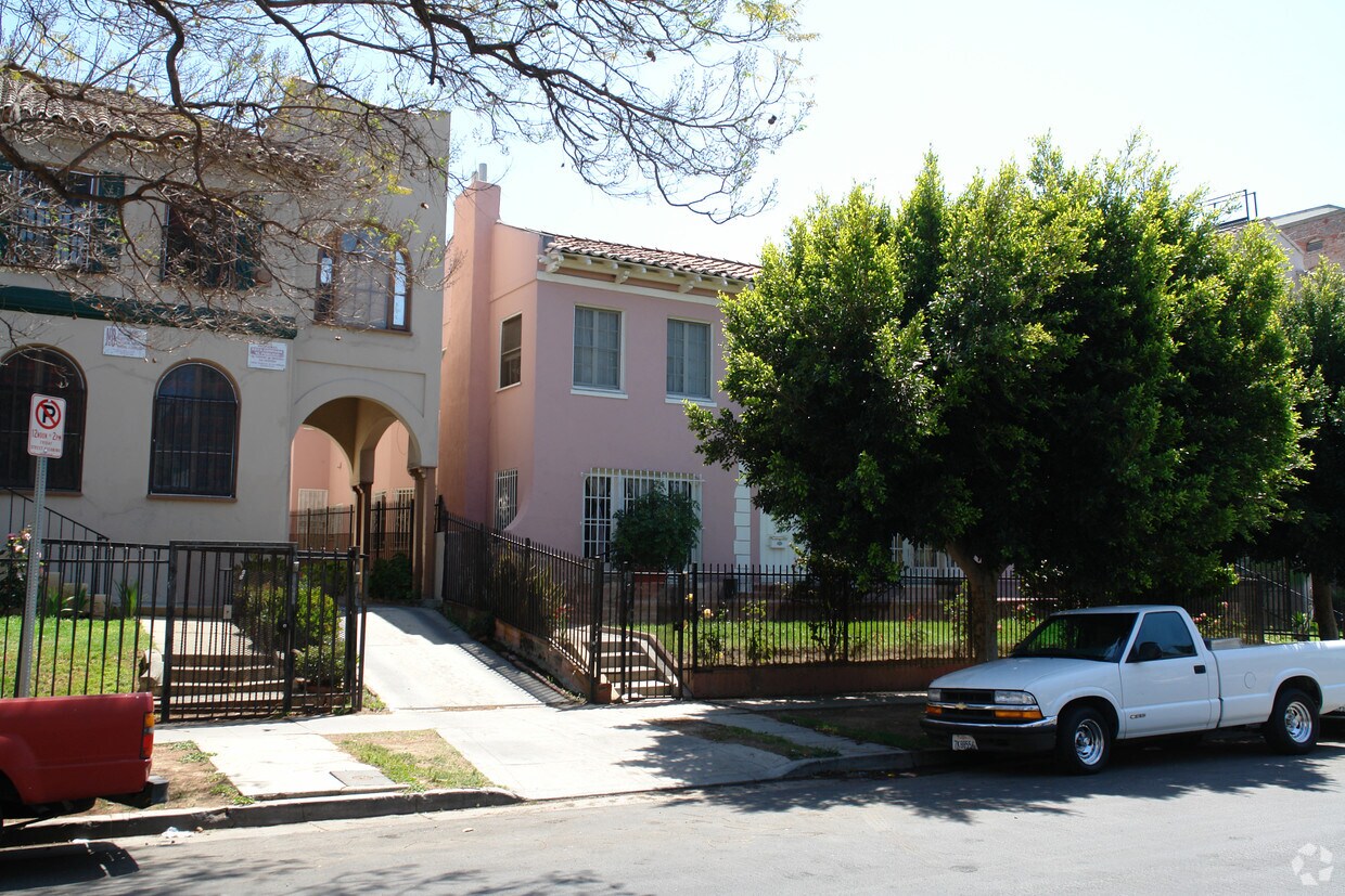 Building Photo - 238 S Kenmore Ave