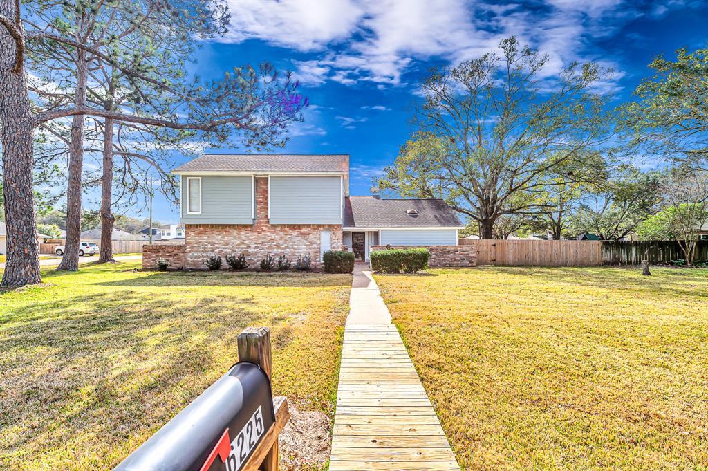 Foto principal - 6225 Magnolia St