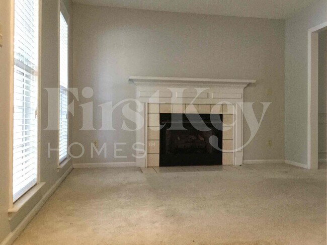 Foto del edificio - 8102 Kingston Dr