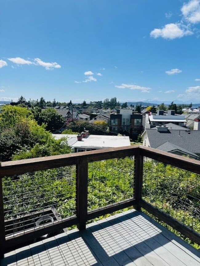 Foto del edificio - West Seattle Charmer