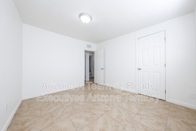 Foto del edificio - 2012 S Beverly Ave