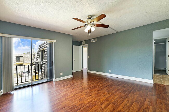 Foto del edificio - 320 Woodland Rd