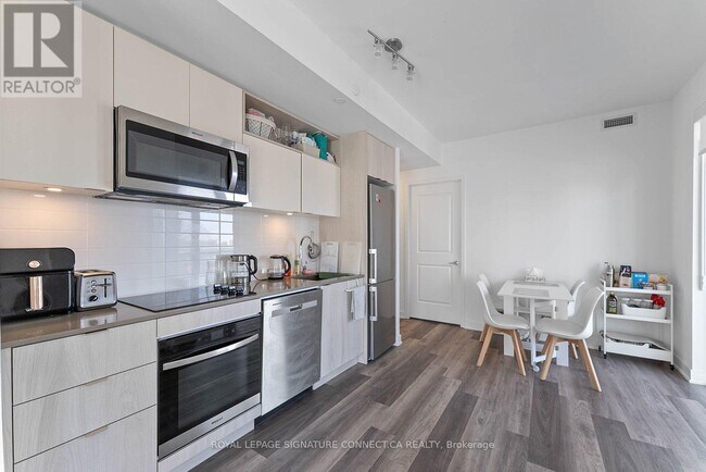 Building Photo - 100 Dalhousie St