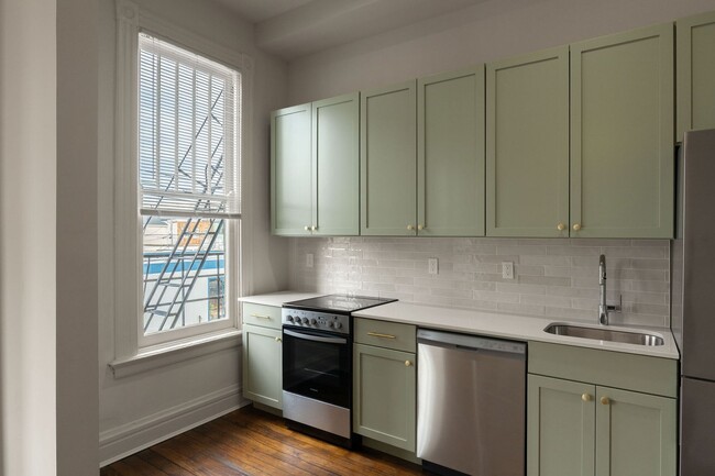 Building Photo - Cozy Urban Studio