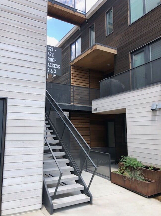 Building Photo - 2 Bedroom Condo in the Confluence!