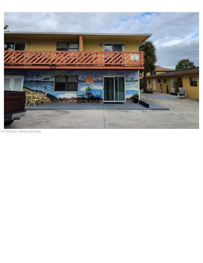 Building Photo - 305 S Ocean Dr