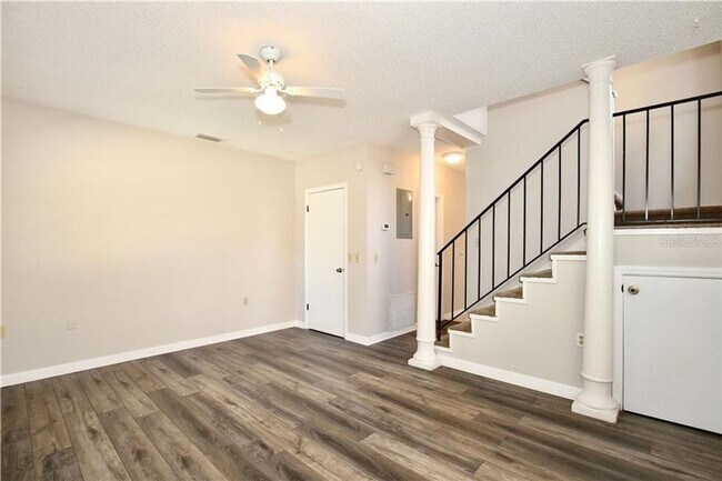 Foto del edificio - Just Listed!   Updated 2 Bedroom Townhome located in Downtown Orlando