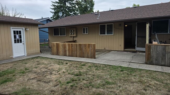 Building Photo - 2 Bedroom
