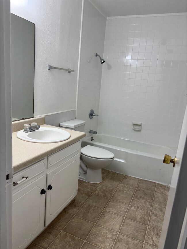 Foto del edificio - 5355 Wonder Dr