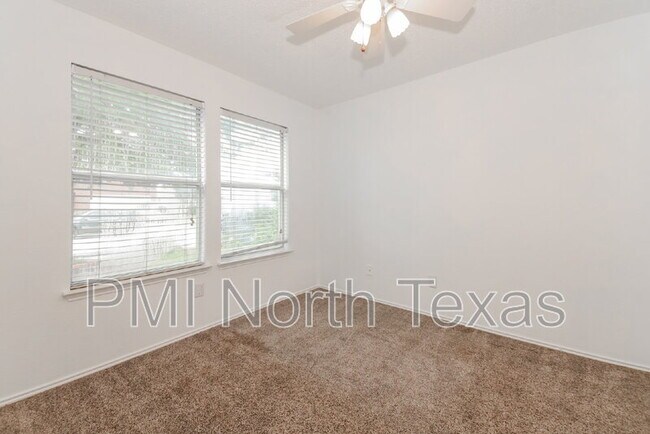 Foto del edificio - 1571 Thornhill Ln