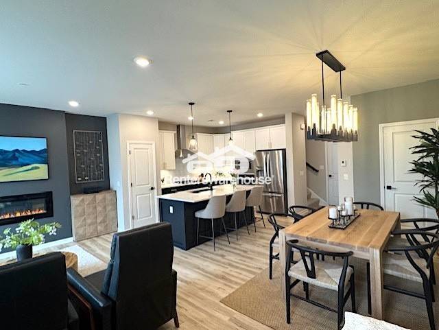 Foto del edificio - 633 E Blossom Cir