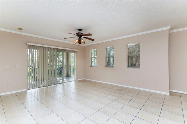Building Photo - 2487 Centergate Dr