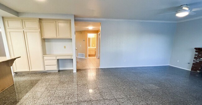Foto del edificio - 8558 Sandhill Dr