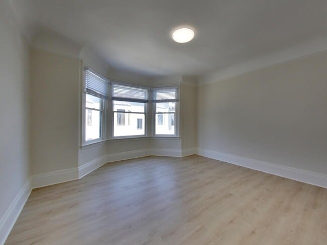 Foto del edificio - 1367 Grant Ave