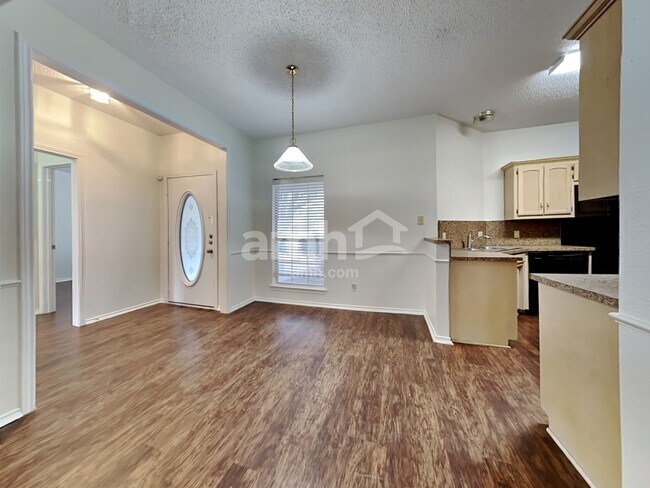 Foto del edificio - 2036 Benjamin Drive