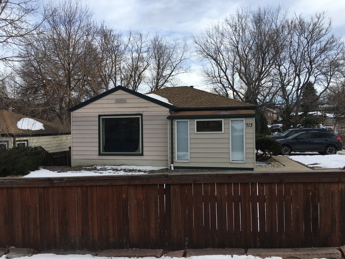 Building Photo - 713