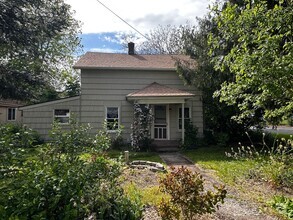 Building Photo - 230 Craven St S
