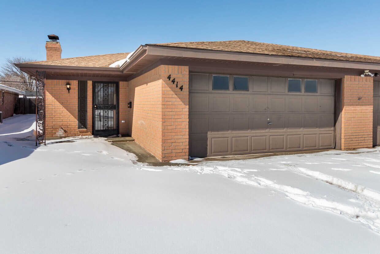 Primary Photo - 4414 Ridgecrest Cir