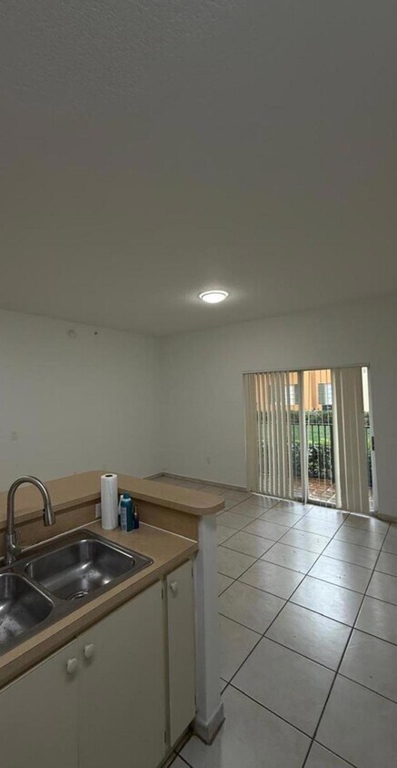 Foto principal - 7280 NW 114th Ave