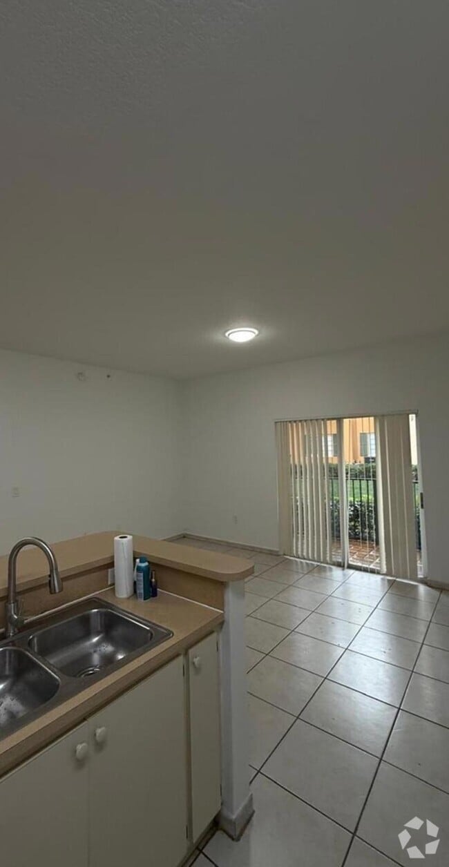 Building Photo - 7280 NW 114th Ave