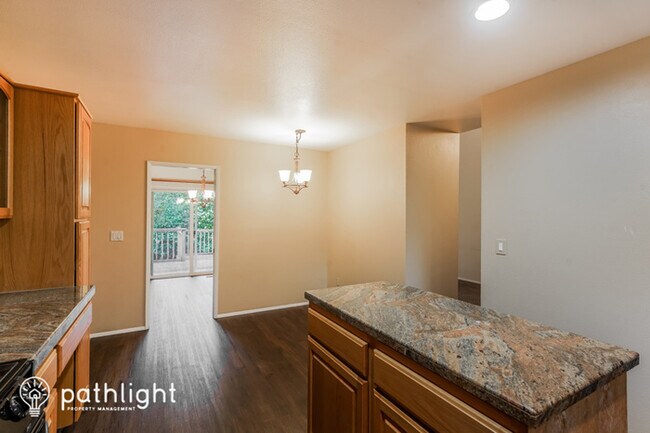 Building Photo - 14584 Rainbow Dr, Lake Oswego, OR, 97035