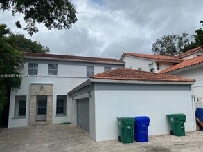 Building Photo - 1725 Tigertail Ave