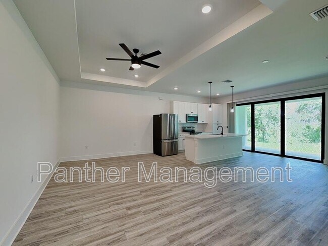 Foto del edificio - 26483 Explorer Rd