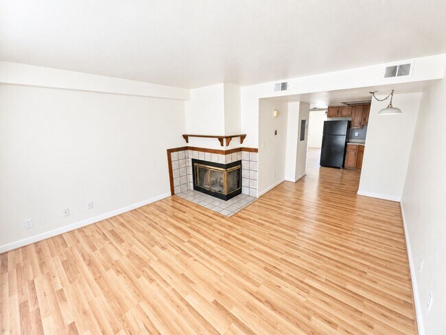 Foto del edificio - Perfectly located and priced!