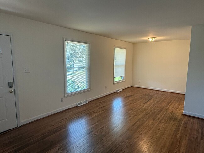 Foto del edificio - 4629 Cinderella Rd