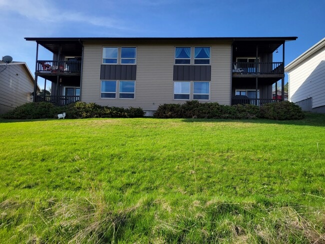 Building Photo - 2224 W Foothills Dr
