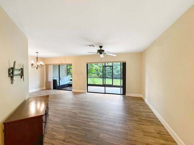 Foto del edificio - 25 Lexington Ln W