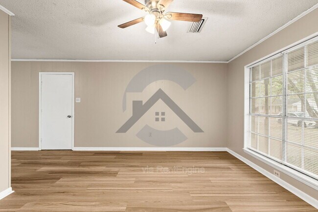 Foto del edificio - 2403 Broadview Ave