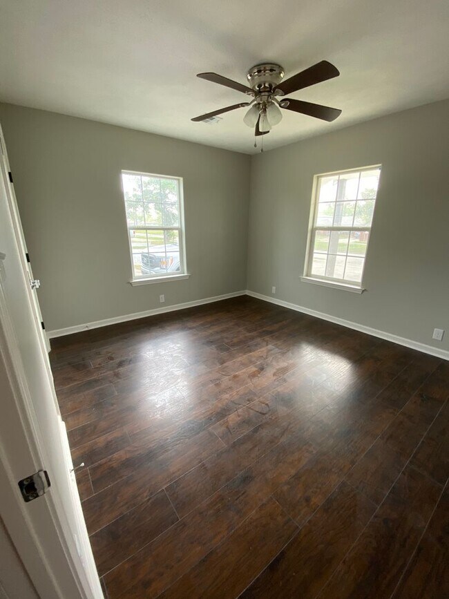 Foto del edificio - 2915 Enterprise Blvd