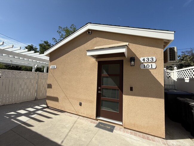 Building Photo - 433 N Catalina St