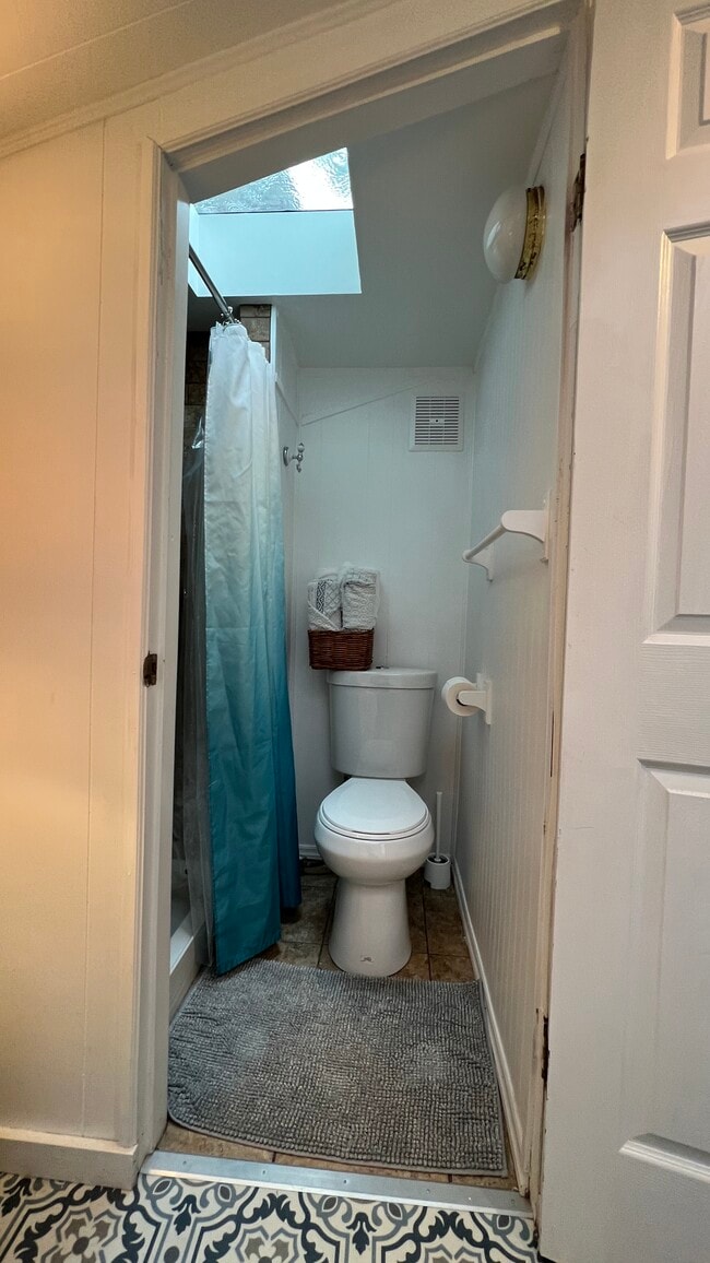 DUCHA/BAÑERA - 880 Commonwealth Ave