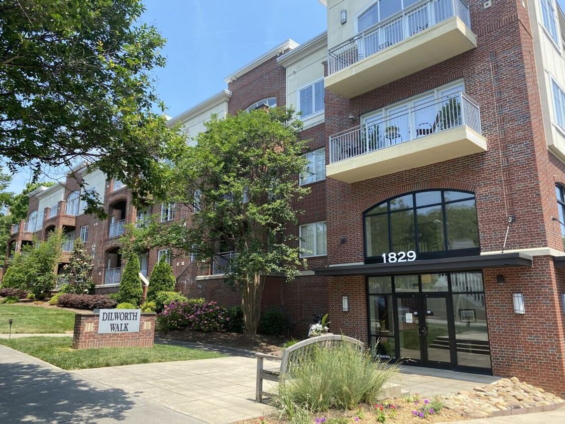 Foto principal - Convenient 1 Bedroom Condo in Dilworth